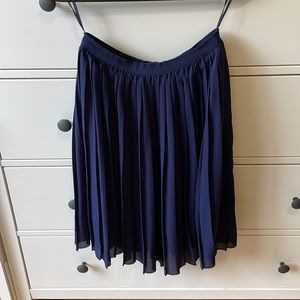 Uniqlo pleated skirt